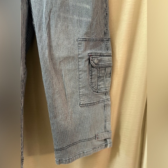 ⚫️ BOGO Cotton Ginny Striped Cropped Cargo Pants size 13 juniors, 8-10 women’s - Picture 5 of 9
